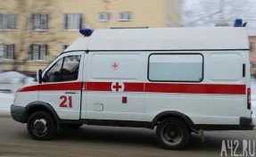 В Кузбассе на трассе столкнулись иномарка и грузовик: один человек погиб