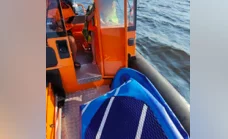 Женщину с ребёнком на сапброде унесло в Финский залив на 1,3 км от берега