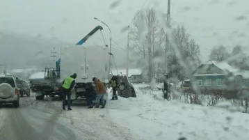 Фото: Кузбасские водители предупредили в соцсетях о сильном гололёде и плохой видимости на дорогах 6