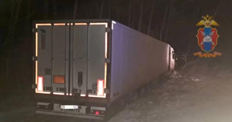 Фото: На кузбасской трассе произошла смертельная авария с участием грузовика 2