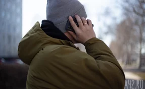 В Кемерове двое мужчин напали на горожанина и отняли у него сотовый телефон