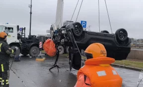 Один человек выжил после падения автомобиля в Неву в Санкт-Петербурге