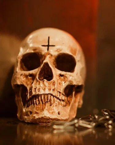 Психически больная женщина несколько месяцев жила с мёртвым соседом без головы