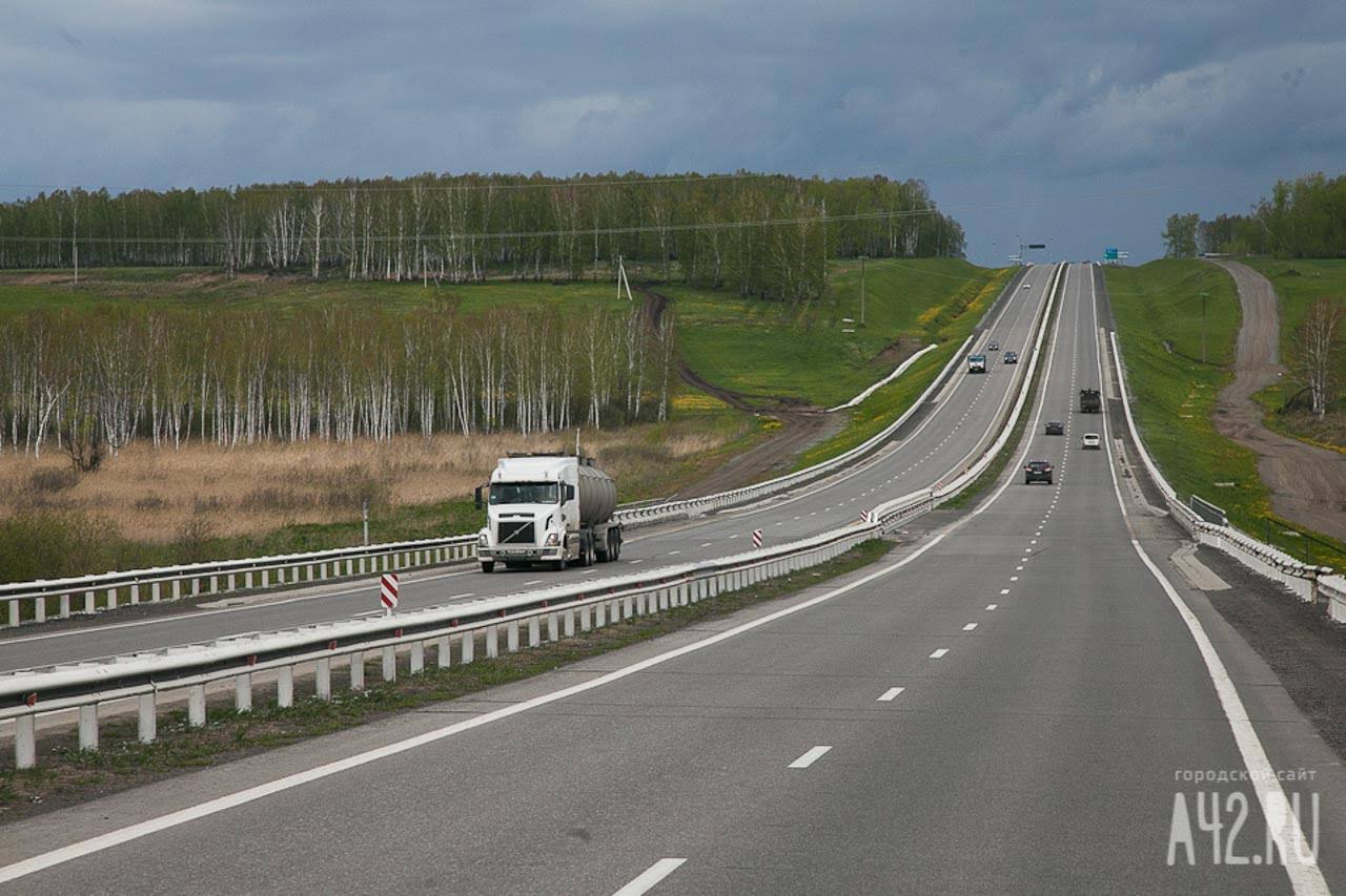 В Кузбассе ограничили движение на участке трассы Р-255 из-за жёсткого ДТП с горящими грузовиками