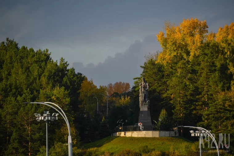 Фото: Осень в Кемерове: город, закаты и золотые деревья 19