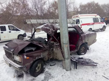 Фото: Трое новокузнечан пострадали в ДТП с ВАЗом и столбом 1