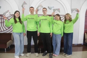 Фото: Фонд Мельниченко и «СУЭК-Кузбасс» подарили ленинск-кузнечанам театральный показ 5