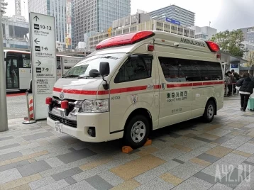 Фото: В Японии автобус с иностранцами врезался в телефонный столб возле аэропорта Фукуоки, пострадали 20 человек 1
