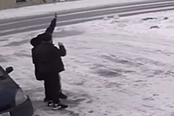 Кузбассовец устроил стрельбу на улице из аэрозольного пистолета