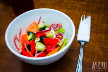 Фото: Вредный «Оливье»: диетологи раскрыли составляющие полезных и вредных салатов 1