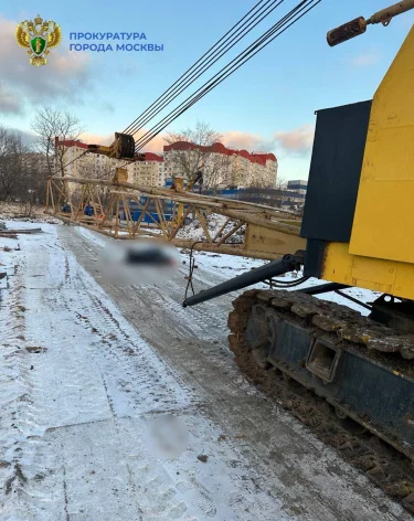 В Москве при падении стрелы крана погиб рабочий