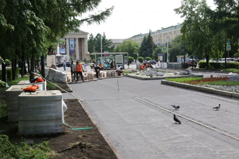Фото: В Кемерове начали укладывать новую тротуарную плитку на Весенней улице 5