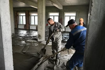 Фото: Власти: в Белове новую детскую поликлинику строят с отставанием от графика 3