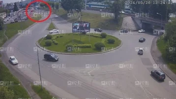 Фото: В Новокузнецке момент ДТП с автобусом с 9 пострадавшими попал на видео 1