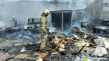 Фото: В Новокузнецке произошёл пожар на базе приёма макулатуры 2