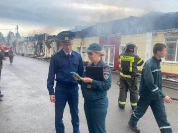 Фото: Прокуратура проверит, как соблюдалась пожарная безопасность в загоревшемся ТЦ в Белове 1