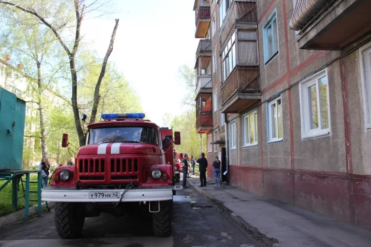 Фото: В Кемерове пожарные спасли 92-летнюю женщину — она едва не задохнулась 3