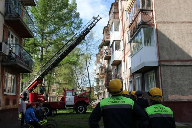 Фото: В Кемерове пожарные спасли 92-летнюю женщину — она едва не задохнулась 4