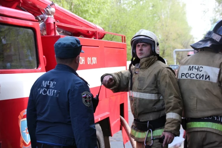 Фото: В Кемерове пожарные спасли 92-летнюю женщину — она едва не задохнулась 5
