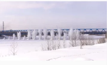 Фото: В Кузбассе начали взрывать лёд на реках 1
