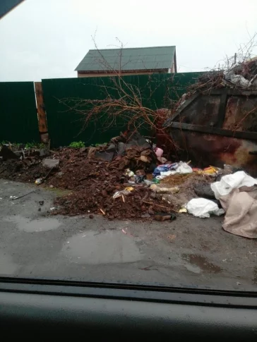 Фото: Кемеровчанин месяц не может добиться вывоза мусора в Кировском районе 3