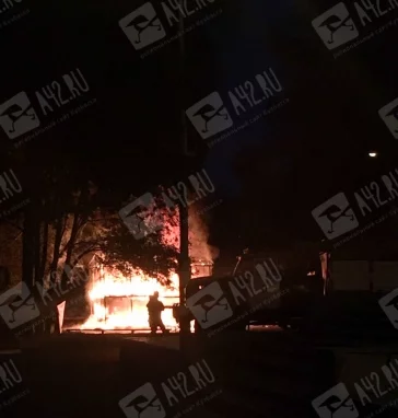 Фото: В Кемерове загорелся аттракцион в Комсомольском парке 2