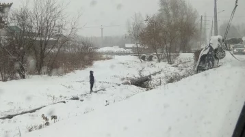Фото: Кузбасские водители предупредили в соцсетях о сильном гололёде и плохой видимости на дорогах 7