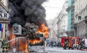 В центре Рима загорелся и взорвался автобус