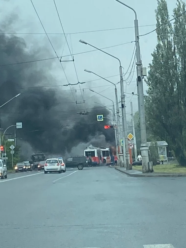 Фото: В Кемерове загорелся троллейбус 2