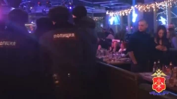 Фото: 100 литров пива без документов и 4 хулигана: в Новокузнецке прошли рейды по ночным клубам 1