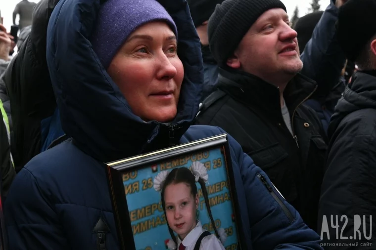 Фото: «Я не буду молчать»: репортаж с митинга на площади Советов 6