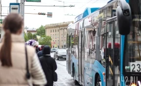 «Ждали полчаса»: жители Кемерова пожаловались на долгое ожидание автобуса