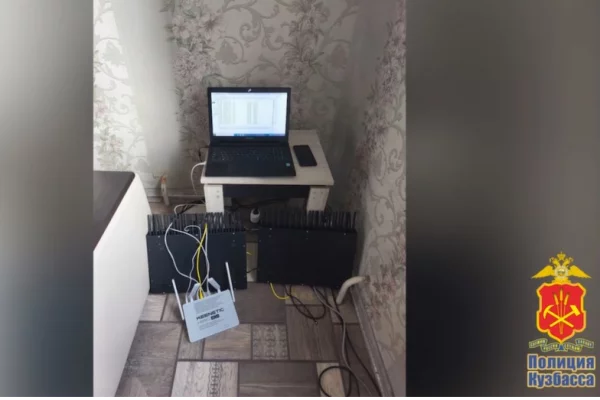 ФСБ и полиция накрыли базу телефонных мошенников в трёх съёмных квартирах в Кузбассе