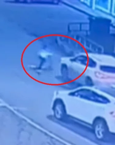 В Новокузнецке 10-летний мальчик на самокате попал под колёса автомобиля