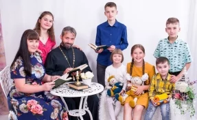 Многодетная семья кузбасского священника победила в федеральном конкурсе