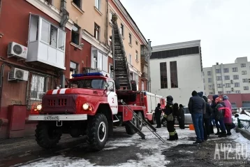 Фото: В Кемерове загорелся жилой дом 30 марта 5