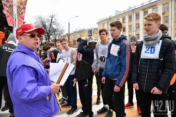 Фото: В Кемерове на площади Советов прошла 73-я легкоатлетическая эстафета 2
