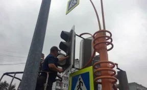 В Кемерове на светофоре у «Ленты» установили дополнительные поворотные секции