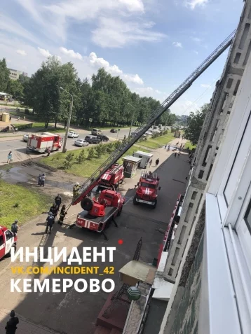 Фото: В многоэтажке на бульваре Строителей в Кемерове произошёл пожар 1