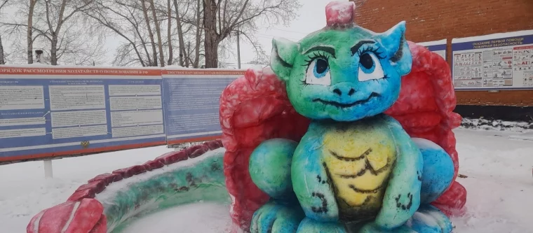 Фото: Драконы, миньоны и Дед Мороз: в кузбасских колониях стартовал конкурс снежных скульптур 28