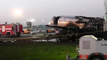 Фото: «Чёрный ящик» сгоревшего в Шереметьево самолёта сильно повреждён 1