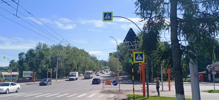 Фото: Илья Середюк: в Кемерове начали устанавливать временные знаки в районе Красноармейского моста 2