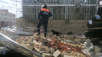 Фото: В Татарстане обрушилась стена строящегося дома, под завалами могут быть люди 1