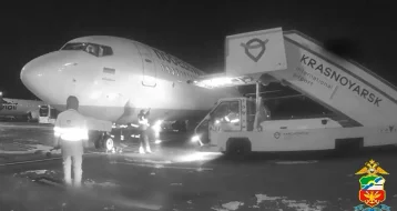 Фото: Москвича сняли с самолёта в Красноярске за курение на борту 1