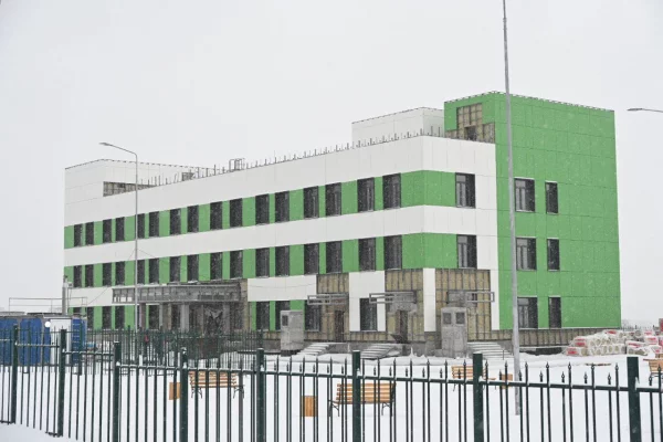 В Кузбассе подрядчик срывает сроки строительства детской поликлиники: работы должны закончить до конца года