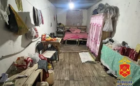 В Кузбассе 10 мигрантов жили в промзоне и фиктивно работали на пилораме