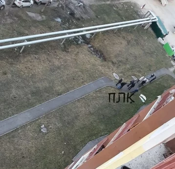 Фото: Жительница Кузбасса выпала из окна и погибла 1
