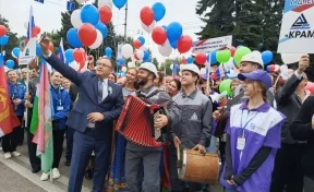 Селфи с губернатором и памятные гвоздики: в Новокузнецке и Кемерове начали праздновать День шахтёра