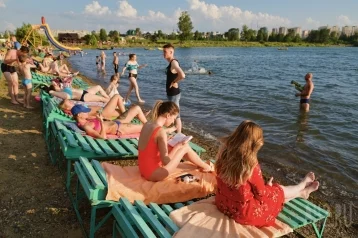 Фото: Самолёт пролетел в нескольких метрах над головами отдыхающих у Ладожского озера 1