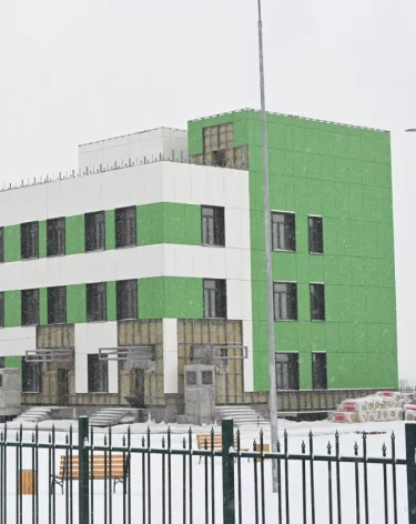 В Кузбассе подрядчик срывает сроки строительства детской поликлиники: работы должны закончить до конца года